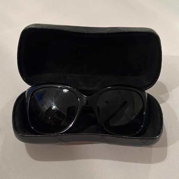 Chanel sunglasses. With box and case. - Picture 2 of 8